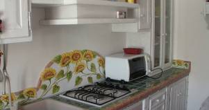 Cucina bianca in legno